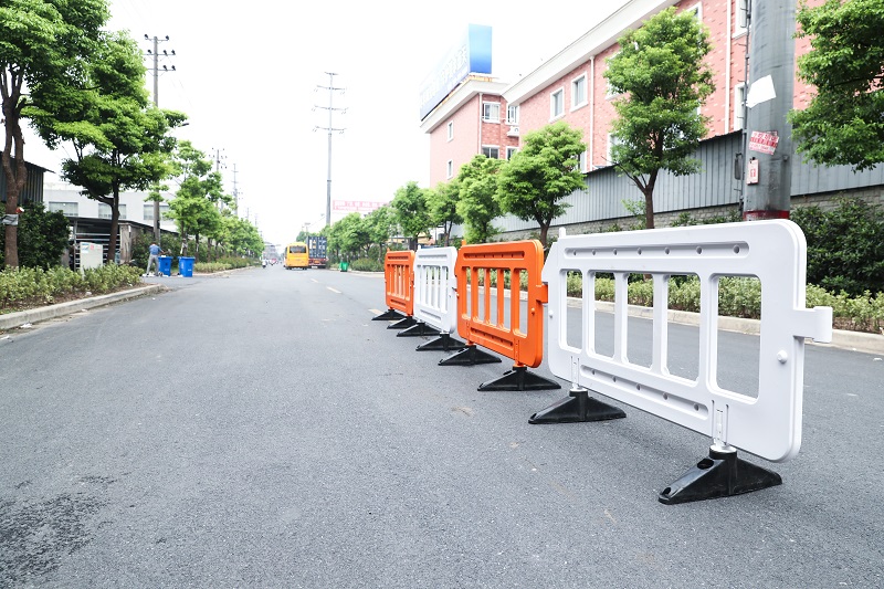 Outdoor HDPE Plastic Traffic Fence Barricade Barrier